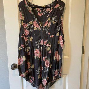 Torrid gray floral top‎